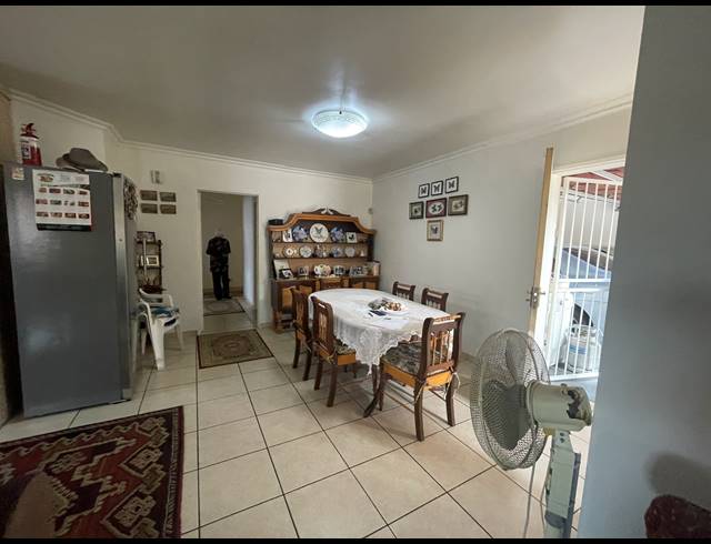 3 BEDROOM HOUSE FOR SALE IN PARKHILL GARDENS